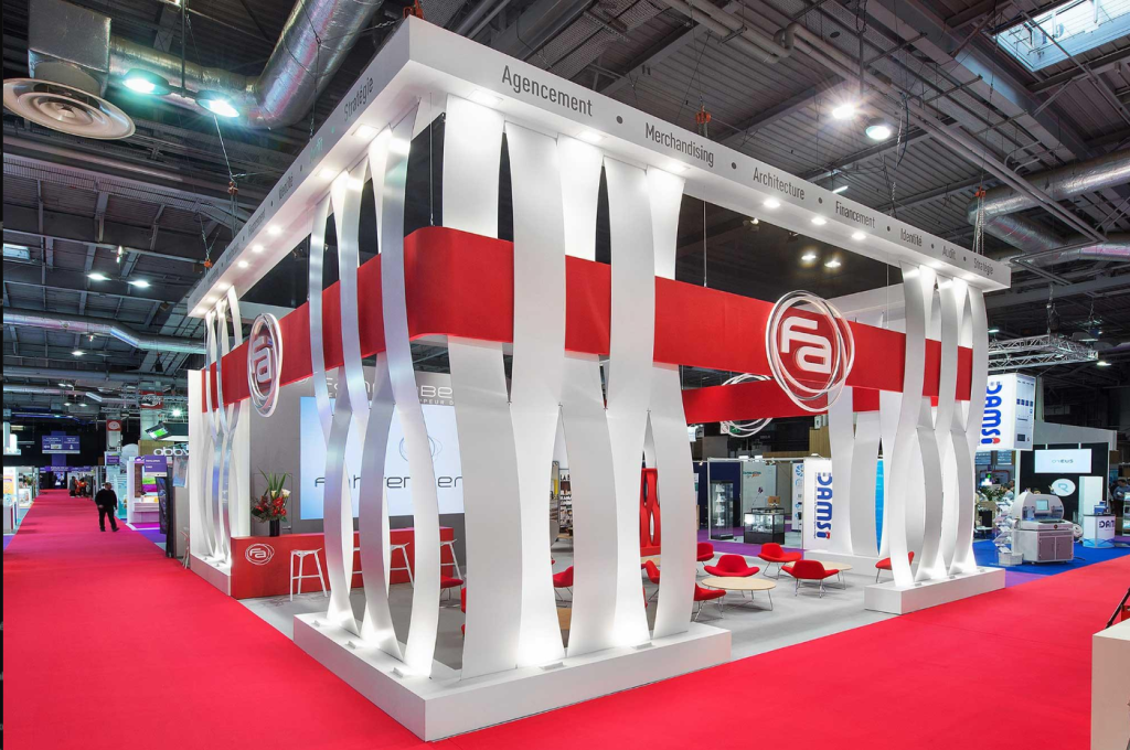 Aménager un stand attractif pour attirer les visiteurs sur un salon.